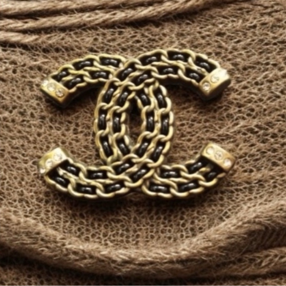 CHANEL Interlocking Gold and Black Chain Brooch